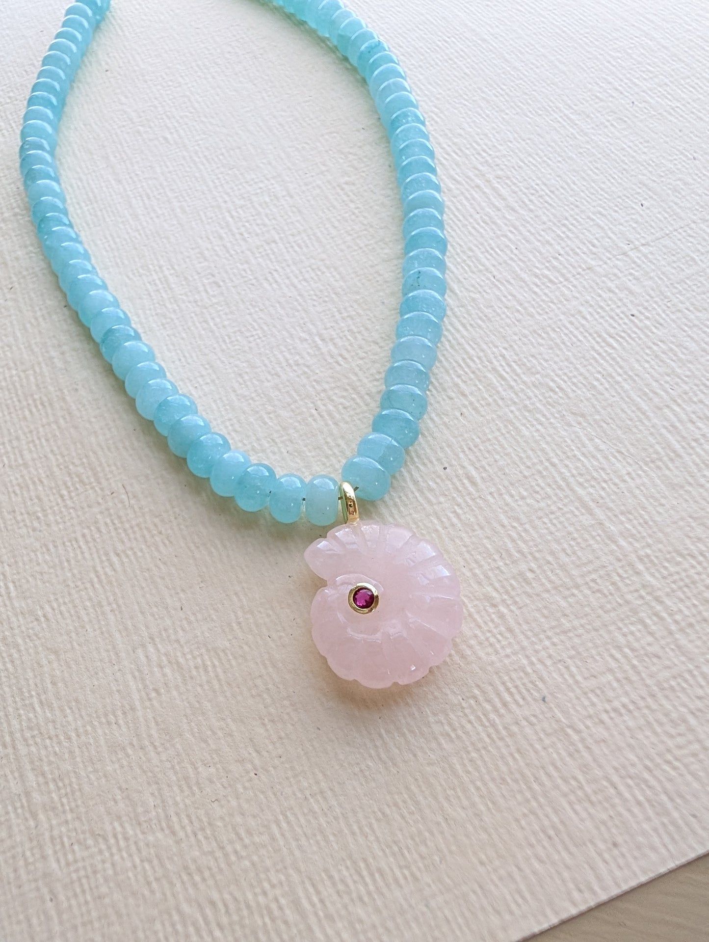 The Swirly Shell Necklace - Pink